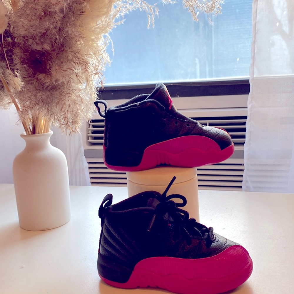 Pink jordan